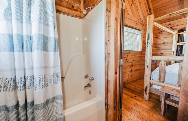 Budro's Bungalow 2 Bedroom Cabin by RedAwning - Photo 24