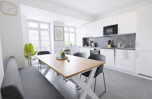 Larooms Merseburg - Apartment CS01 - 3 Zimmer, 7 Betten, 2 Bäder, 2 Parkplätze, Balkon & Aufzug - Foto 1