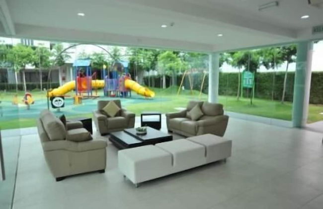 Brunsfield Embassyview Condosuite - Photo 3