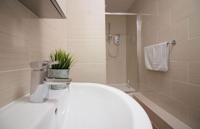 Stayzo Castle Penthouse 17 - A Clean Fresh Modern Apartment With Free Wi-fi - Foto 7