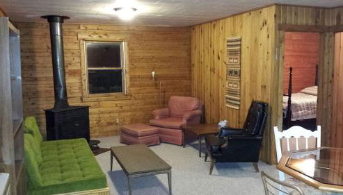 Charming Cabin Rental with Private Front Deck near Bangor, Maine - Foto 2
