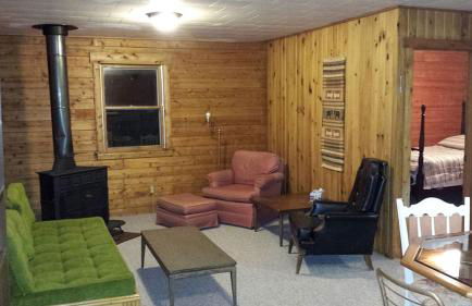 Charming Cabin Rental with Private Front Deck near Bangor, Maine - Foto 2