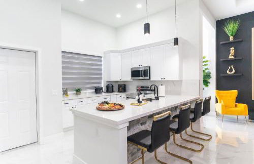 Designer Villa with Heated Pool, BBQ, Firepit, Ideal for Families & Groups - Photo 24