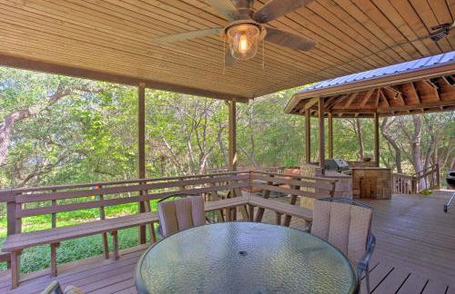 Lake Granbury Getaway! Family Home with Deck and Games - Foto 34