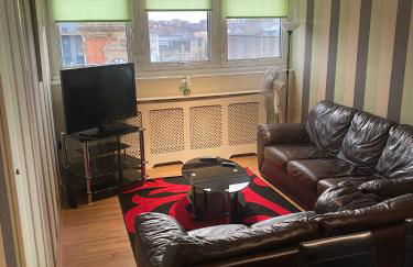 "Snooze Central" - City Centre Apartments above Victoria Centre Shopping Centre with full Kitchen in Milton Street - up to 4 Beds - most Central Location next to the Hilton Hotel - Outdoor Parking for Cars or Vans five pounds a day - Sunday 1pm Check-Out - Photo 57