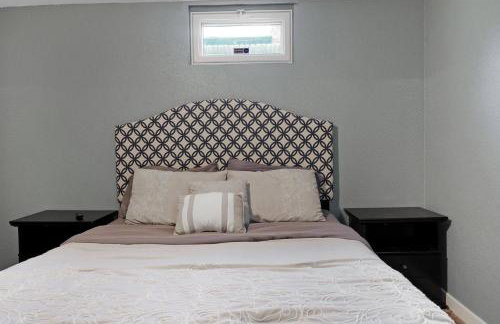 Arvada Retreat + 6 BD + Movie Theater - Photo 29