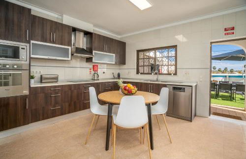 Host Wise - Sunny Spacious House - Terrace & Free Parking - Foto 8