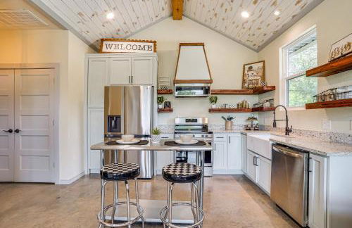 Recently Built Cabin with Pavilion in Granbury! - Foto 9