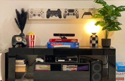 Luxe Port Lookout with waterfront, theater, games - Foto 12