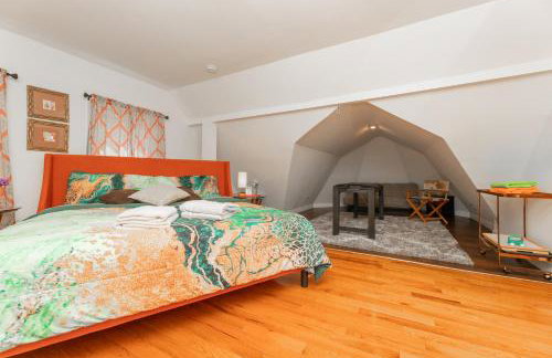 The Gem-3 Bedrooms! King, Full & Twin Beds, Sauna with Free Parking plus more - Foto 42