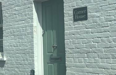 Corner House- hot tub and outdoor fireplace - Foto 19