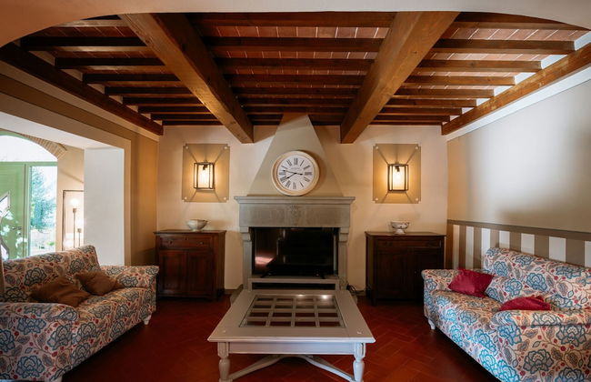 Villa in Tuscany With Pool & Panoramic Views - Photo 13