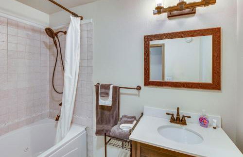 Wasilla Spruce Moose Cabin Lakefront and Hot Tub! - Foto 18