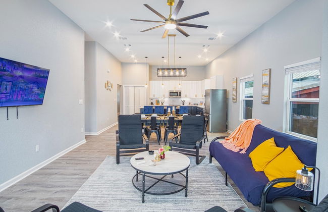 Seize the Moment 4BR 3BA Gem w Downtown Views - Foto 5