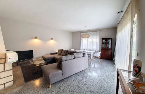 Grande villa entièrement rénovée avec piscine - Foto 29