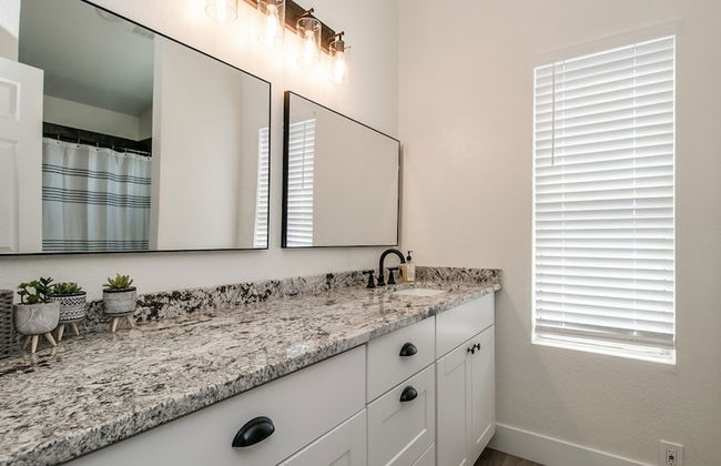 Upgraded 4-bdrm Beautiful Home W/pool! - Foto 6