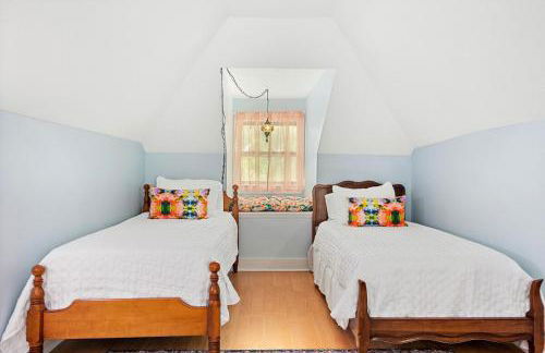 Uptown Colorful Cottage by the Riverwalk - Foto 40