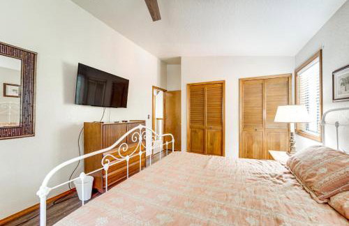 Fire Pit and Wraparound Porch Munds Park Cabin! - Foto 15