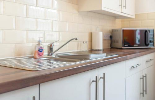 NEW! Stylish 5-Bed Apartment in Stockton-on-tees by Stay With Us, Perfect for Contractors & Large Groups, FREE Parking! - Foto 27