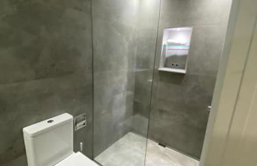 2 bedroom duplex apartment close to UHW & city centre - Foto 10