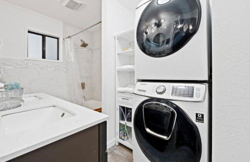 Lakefront, Private dock, ensuite-unit, King bed, Free EV charger, Boat Friendly - Foto 11