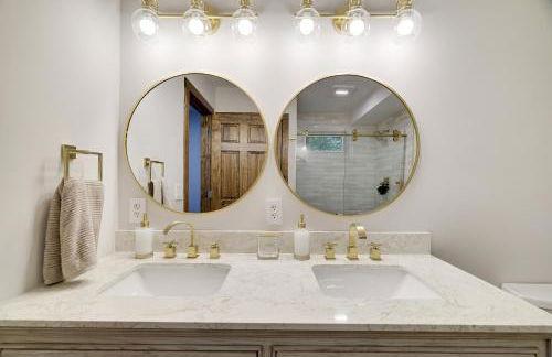 Whiskey Pines Retreat! Single Level Home, Outdoor Firepit, AC, BBQ! Sleeps 9 in Lake Harmony! - Foto 24