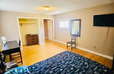 Suites on East Side near Whole Foods, Brown University, Miriam Hospital, MBTA, Downtown, - Photo 3