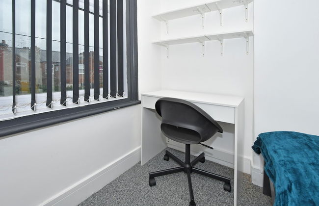 Townhouse @ 202 Walthall Street Crewe - Photo 10