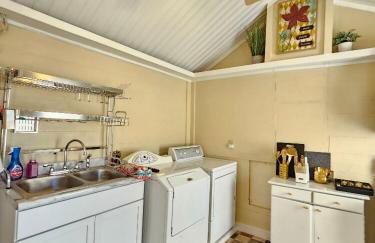 Monthly Rental - Fully Furnished - Includes all Utilities & Linens! - Foto 11