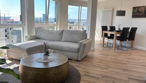 Zentrales, modernes Apartment mit Balkon, Küche & Garage - Foto 1