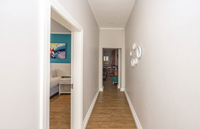 Contemporary 4 Bedroom Home - Photo 20