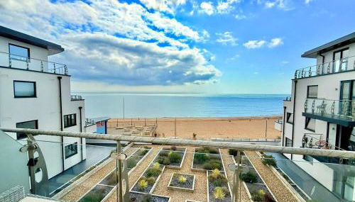 The Lookout-Sea Views-Balcony-Free parking - Foto 2