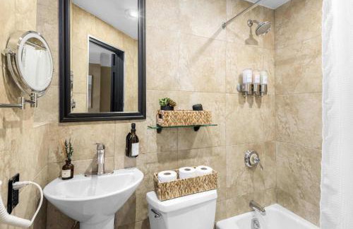 Central NYC Apartment Walking Distance to Everywhere! - Foto 3