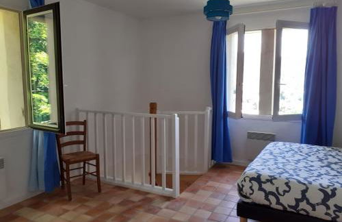 Gîte du vigneron à La Terrasse piscine local vélos - Photo 11