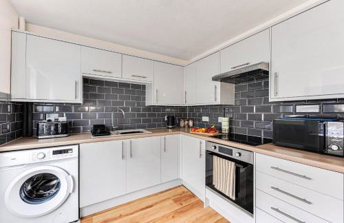 Spacious Bedford House Sleeps 5 Superfast WiFi Free Parking - Foto 6