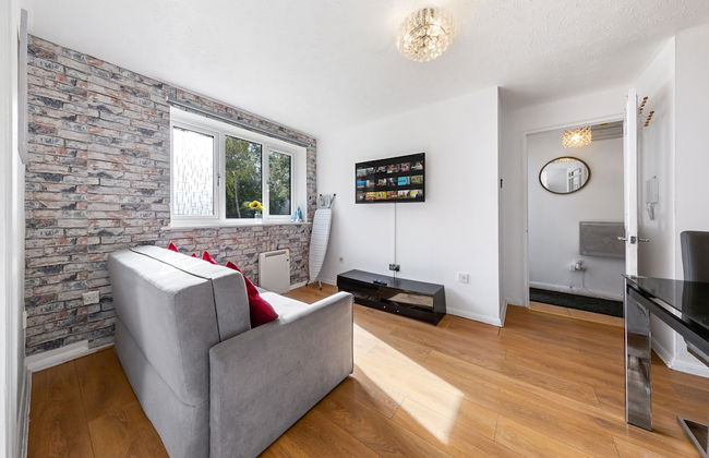Stunning 1 Bedroom Apartment in Dagenham - Photo 10