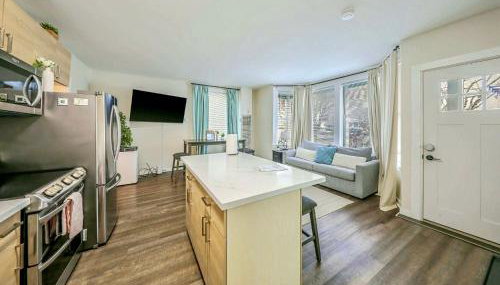 DT Stylish & Newly Renovated Home 2BR Sea Tac 6 Miles with AC - Foto 2