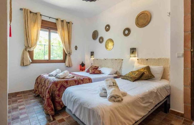 Sayalonga Villa Retreat With 7 Bedrooms - Photo 3