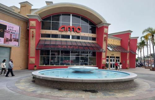 Ultimate LA Vacation 2BR w Pool Above Shops - Foto 18