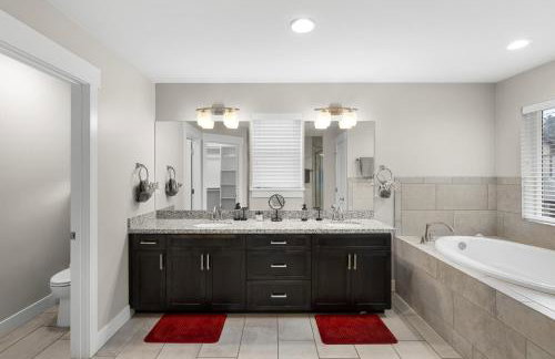 Modern Flagstaff Getaway with Mountain Charm. - Foto 19