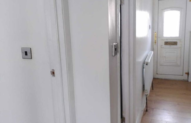 Remarkable 3-bed House in Hounslow - Foto 8