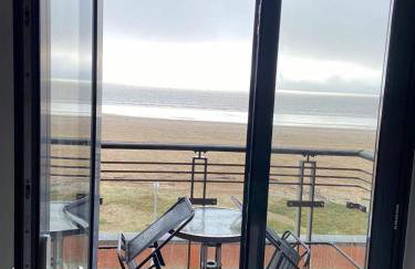 Beach Front APT with Stunning Sea View - Foto 25