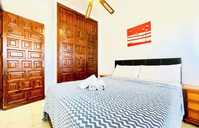 Mountain-view Apartment by Sea - Foto 8