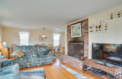 Walk to Beach Chatham Gem with Ocean-View Sunroom! - Foto 1