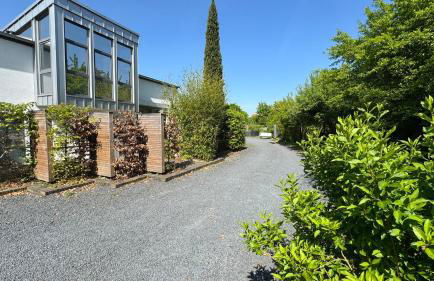 Exklusives Architektenhaus, Pool und Privateinfahrt - Foto 27