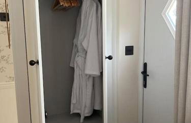 Boutique style self contained annexe with garden - Photo 3