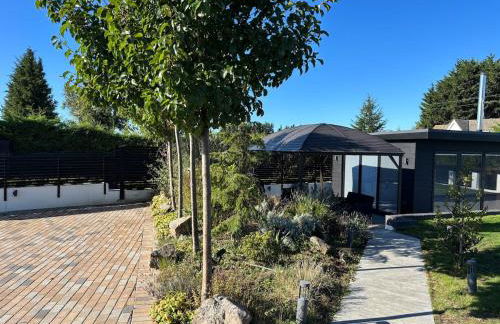 Little Woodlands Chalet with Private Garden & Hot Tub - Foto 35