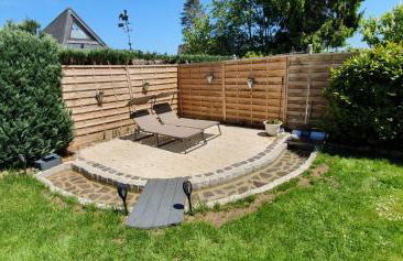 Ferienhaus zum Wohlfühlen in der Eifel, Poolnutzung, Tennis, Minigolf, Seenähe - Photo 15