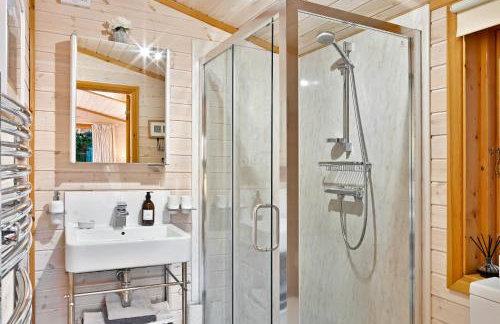 The Lodge - Luxury Lodge with Super King Size Bed, Kitchen & Shower Room - Foto 11