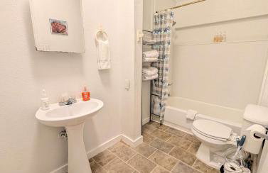 Cozy Coastal Retreat Apt Ingleside - Photo 15